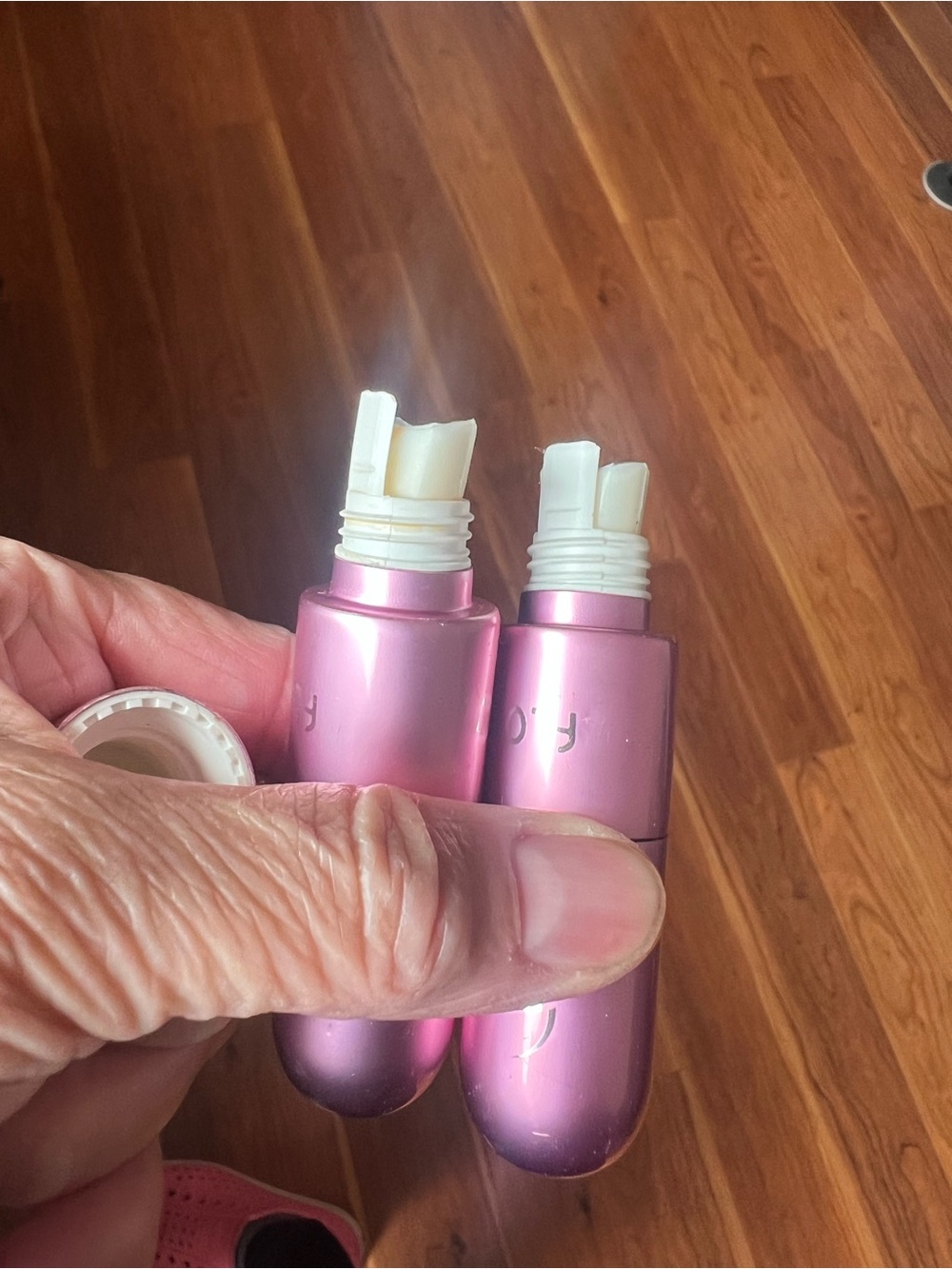 Pink flo travel perfume atomizers... Washed out with rubbing alcohol to clean - Picture 6 of 7